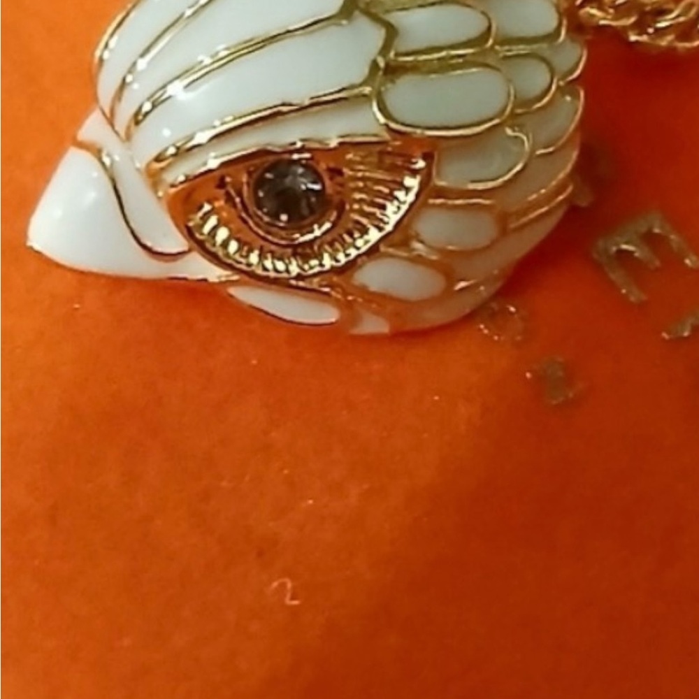 Kurt Geiger NWT White Enamel Gold Raven Eagle Head Necklace with Dust Bag - Picture 4 of 4